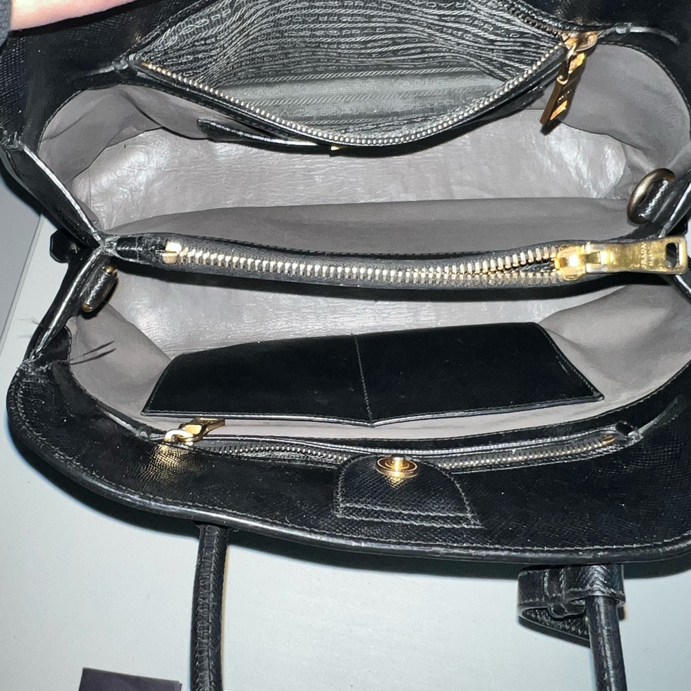 Authentic Prada Large Promenade - Picture 4 of 16